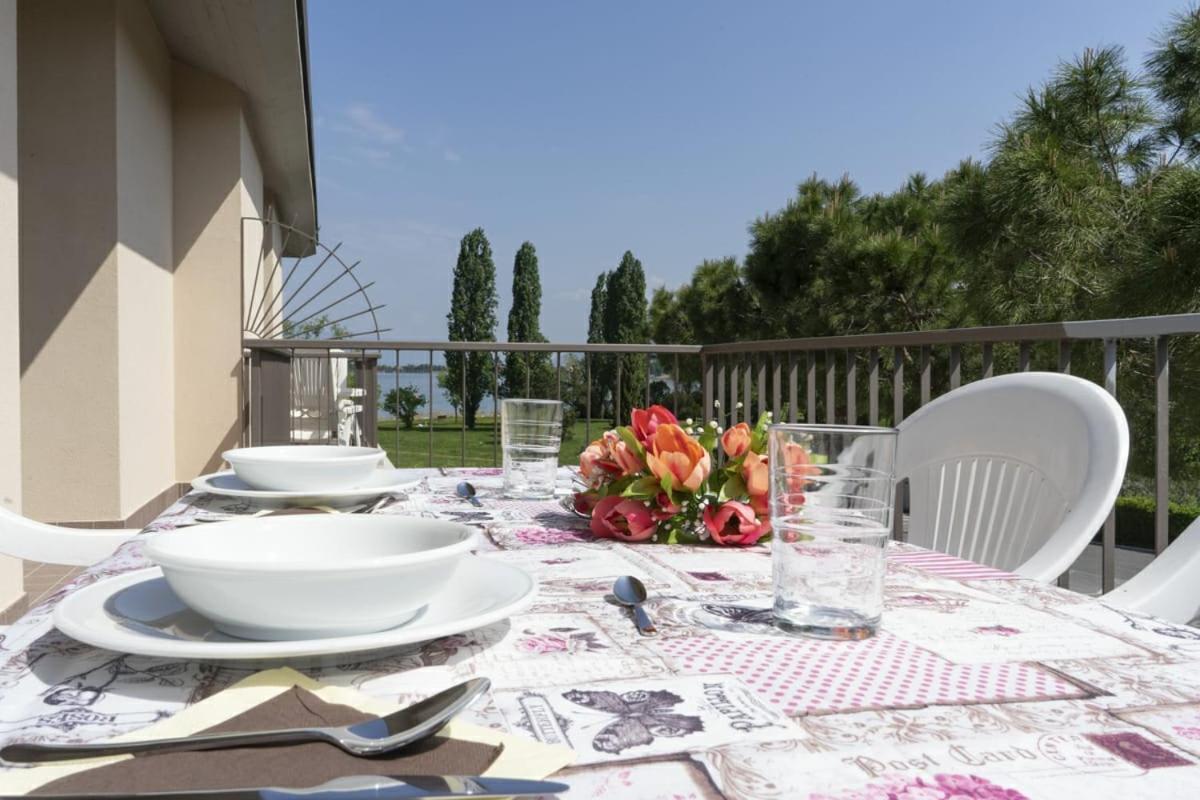 Appartamenti Residence Tulipano Сирмионе Екстериор снимка