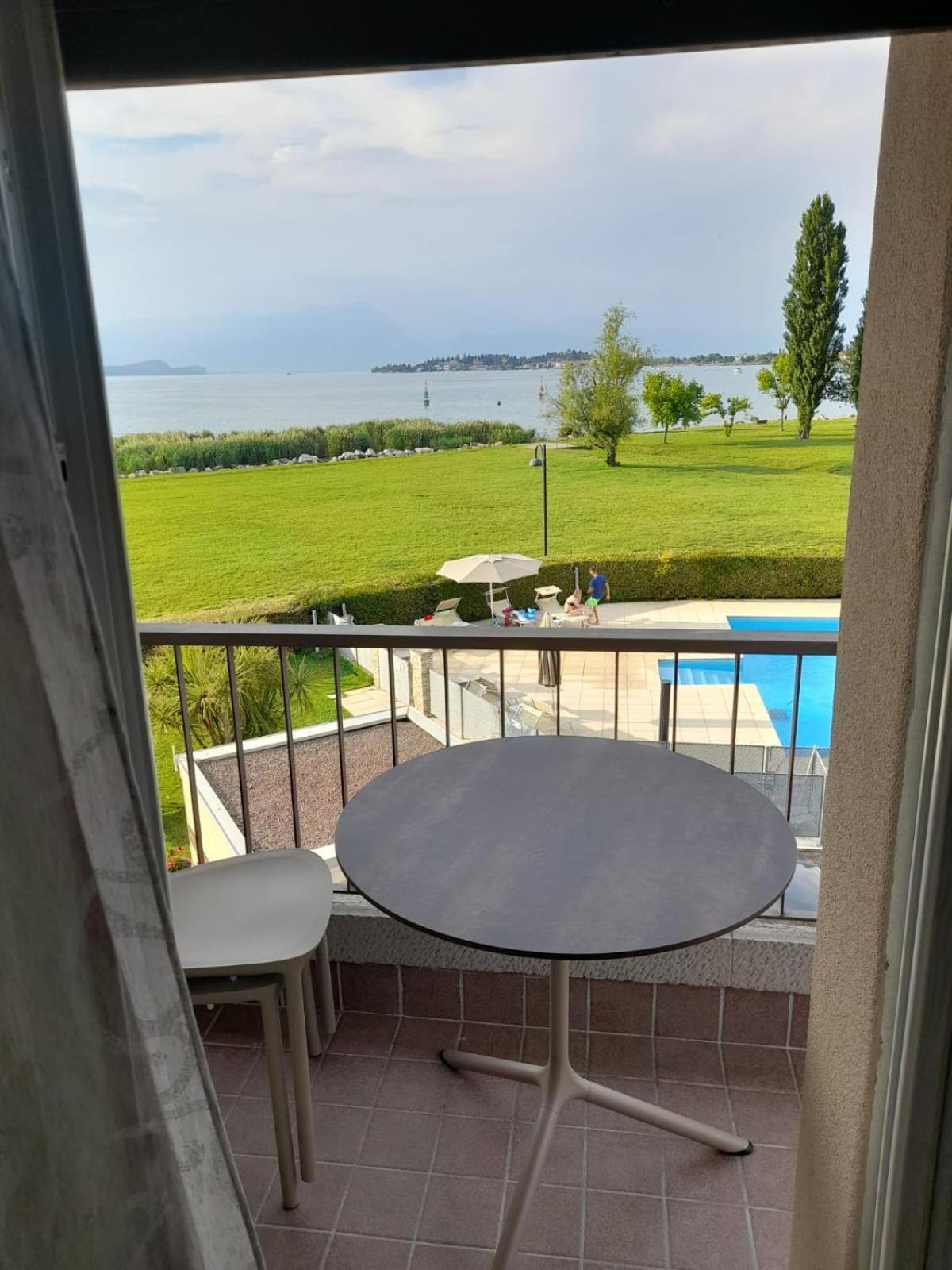 Appartamenti Residence Tulipano Сирмионе Екстериор снимка