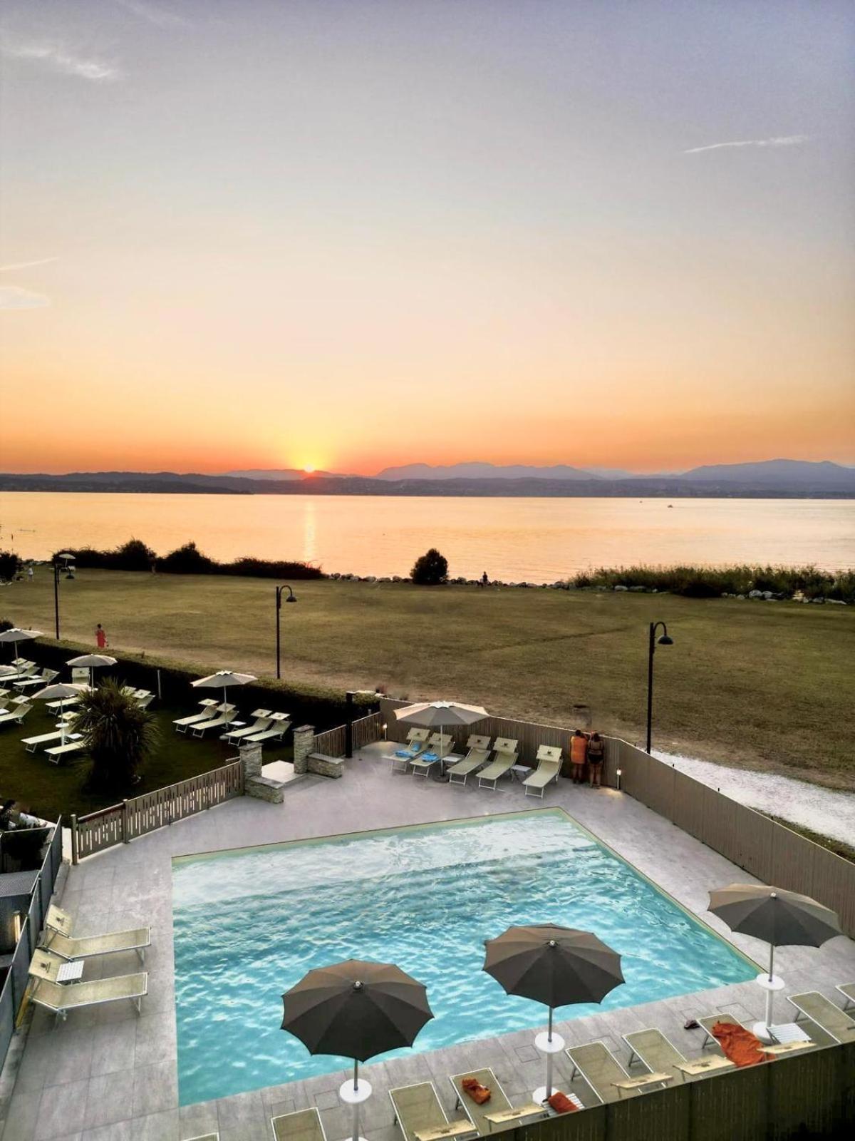 Appartamenti Residence Tulipano Сирмионе Екстериор снимка