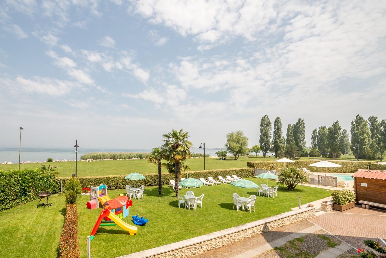Appartamenti Residence Tulipano Сирмионе Екстериор снимка