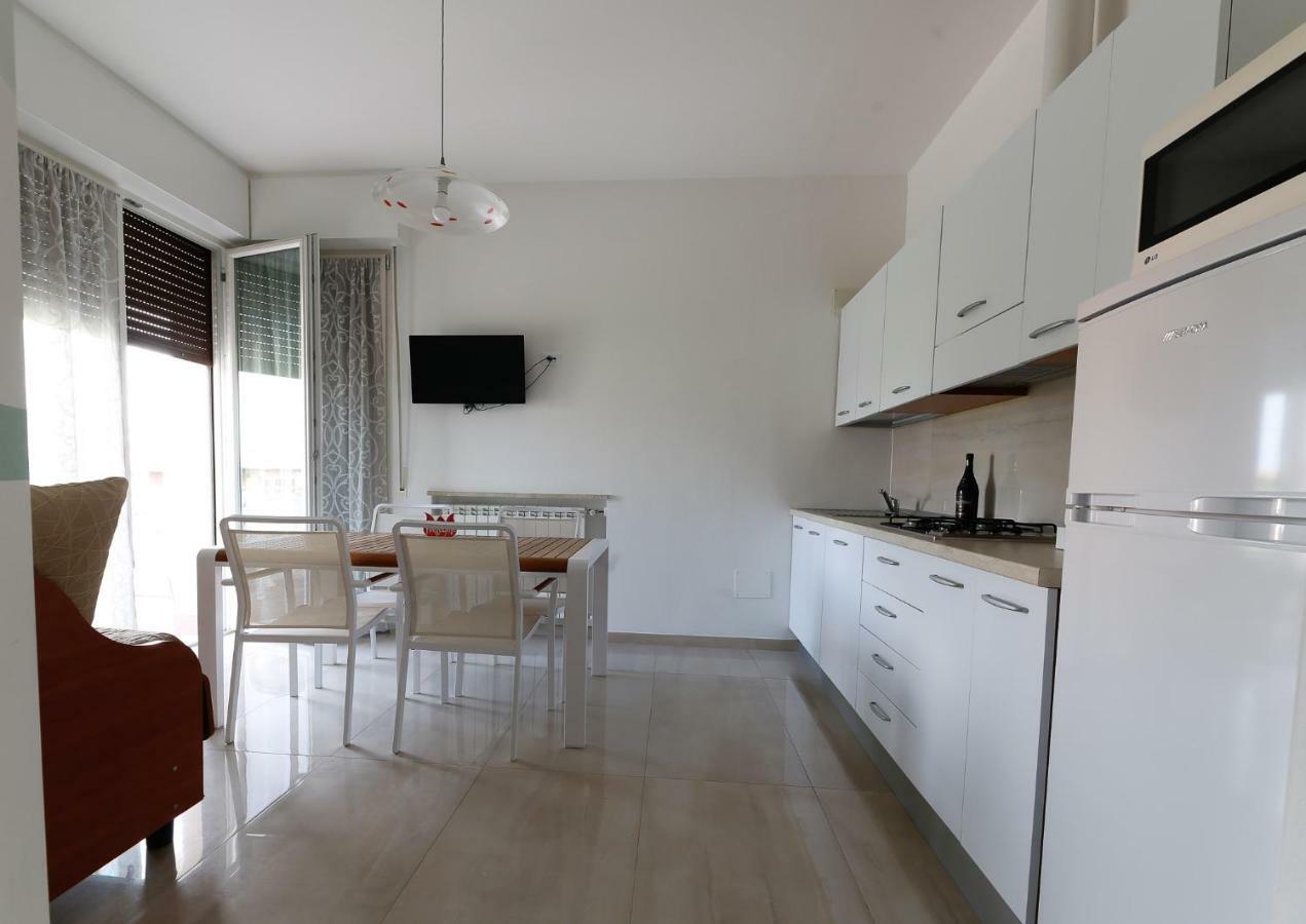 Appartamenti Residence Tulipano Сирмионе Екстериор снимка