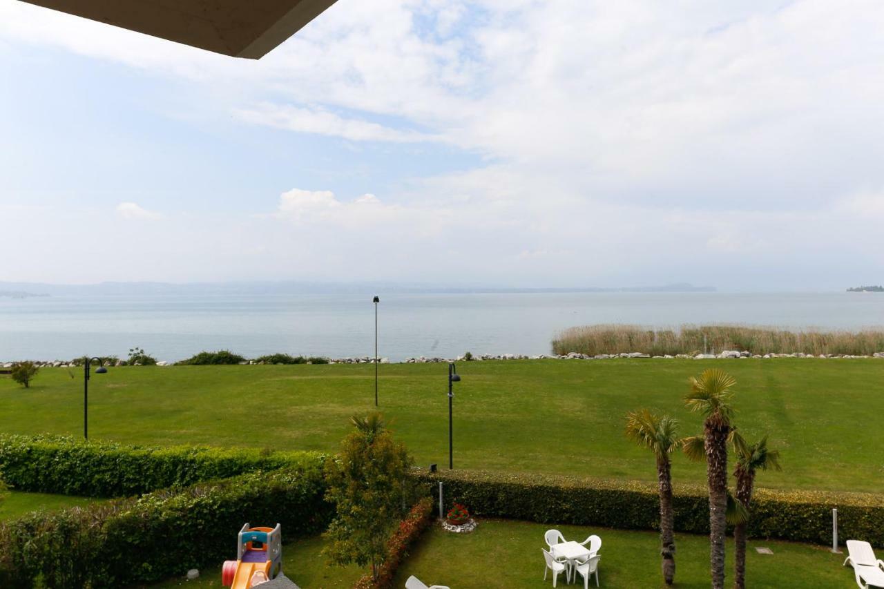 Appartamenti Residence Tulipano Сирмионе Екстериор снимка