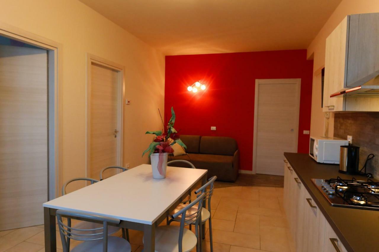 Appartamenti Residence Tulipano Сирмионе Екстериор снимка