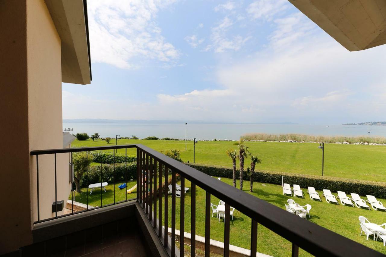 Appartamenti Residence Tulipano Сирмионе Екстериор снимка