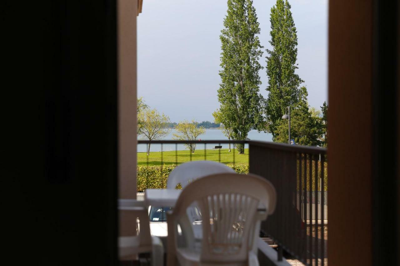 Appartamenti Residence Tulipano Сирмионе Екстериор снимка